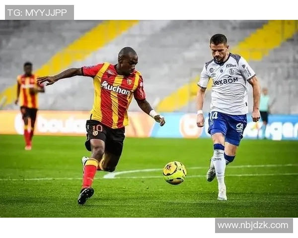 2019荷甲阿尔马克与乌得勒支激战回顾精彩瞬间与赛季影响分析 2019荷甲阿尔马克与乌得勒支激战回顾精彩瞬间与赛季影响分析