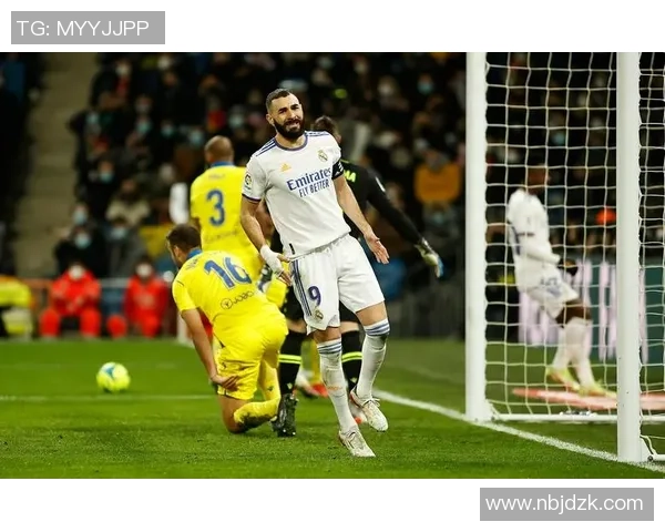 争议不断!西甲裁判穆尼兹接连判罚引热议 皇马塞维利亚战VAR一再纠错 争议不断!西甲裁判穆尼兹接连判罚引热议 皇马塞维利亚战VAR一再纠错